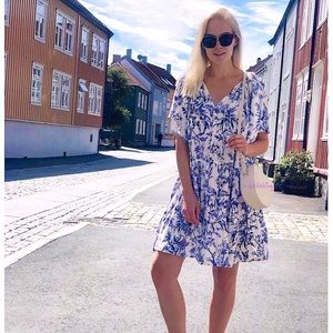 Boho Floral Blue/White Short-sleeved H&M DRESS -NWT flowy